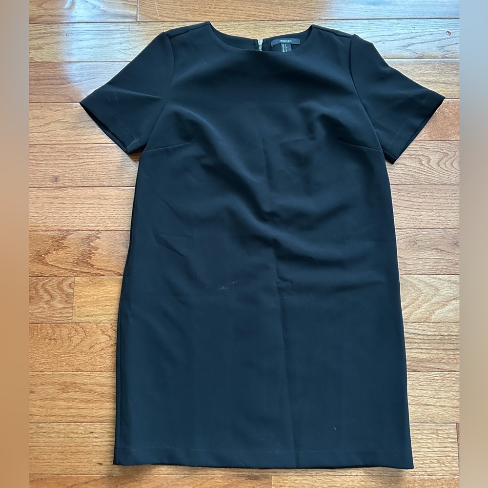 Elegant Black forever 21 Dress size small perfect condition